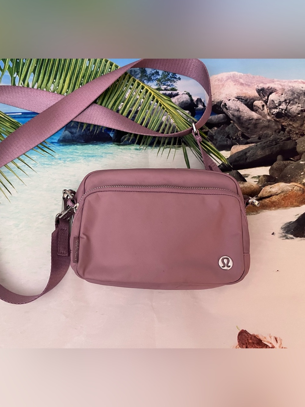Lululemon Everywhere Crossbody Bag 2L - Picture 11 of 16